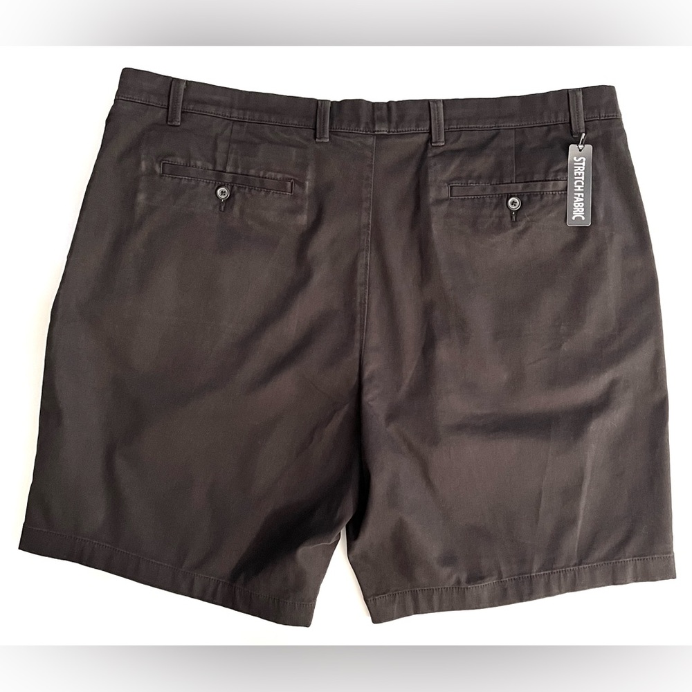 46” men's Roundtree & Yorke Bermuda shorts. solid pattern, pleated front